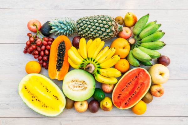 خوردن میوه های تازه