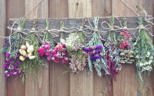 آویزان کردن گل ها