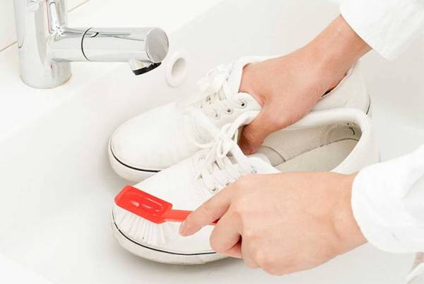 تمیز کردن کفش کتونی سفید