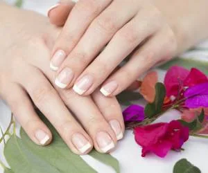 آموزش فرنچ ناخن