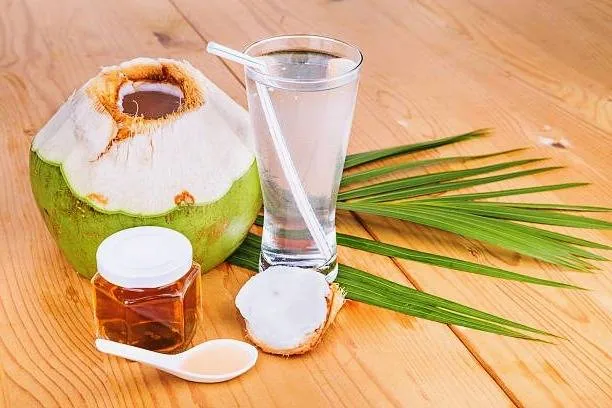آب نارگیل و عسل