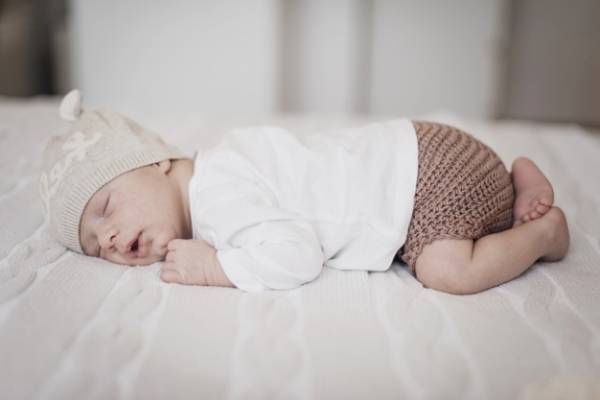 آنچه باید در مورد حالت خواب نوزاد بدانید