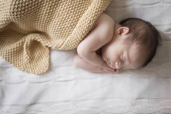 آنچه باید در مورد حالت خواب نوزاد بدانید