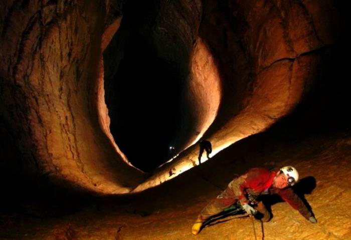 غار پَراو