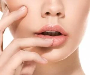 پوسته شدن لب