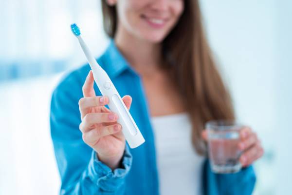 فواید و مضرات مسواک برقی مسواک برقی