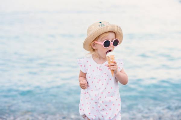کودک قبل این سن نباید بستنی بخورد 