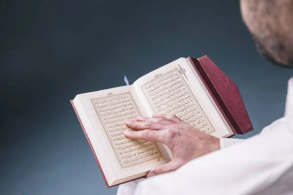 فضیلت زیارت آل یاسین