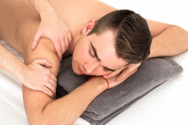 ماساژ دادن بدن