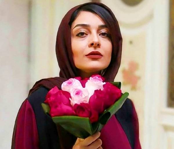 لب های ساره بیات
