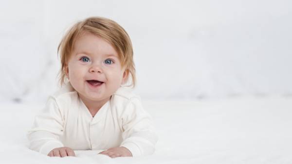 8 کار و رفتاری که هرگز نباید با یک نوزاد انجام دهید