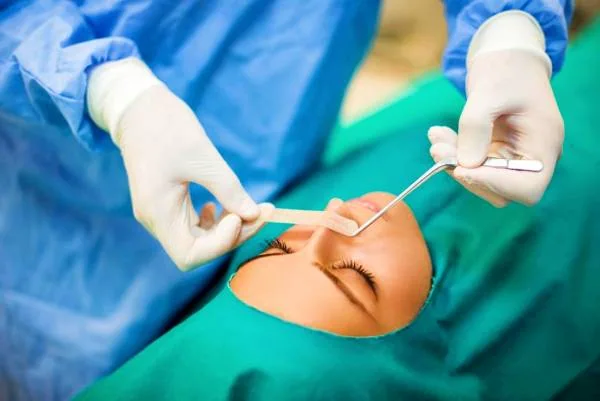 نحوه جراحی انحراف بینی