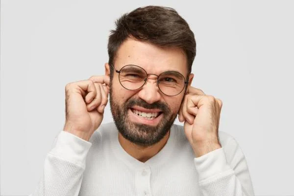 صدای نویز گوش خراش