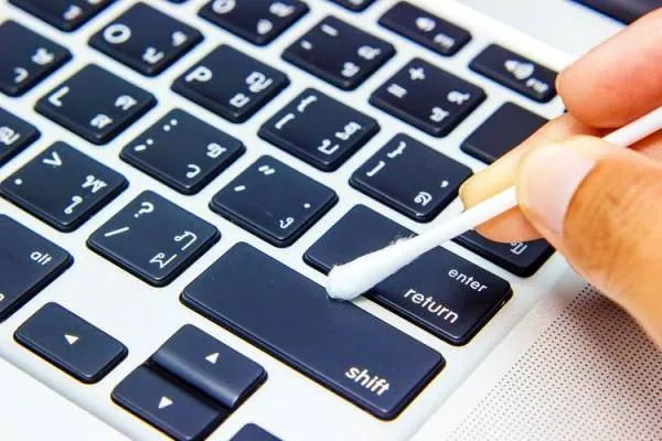 تمیز کردن صفحه کلید