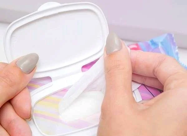 دستمال مرطوب