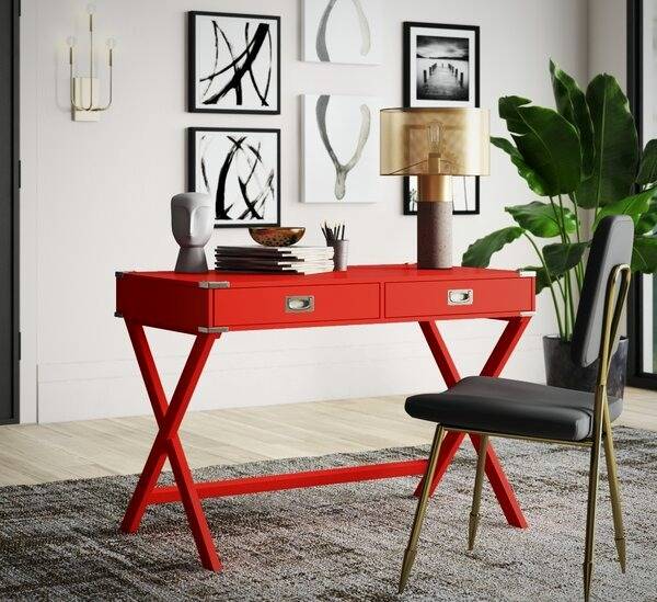 میزکار قرمز