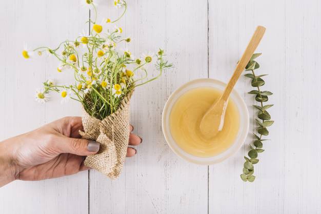 ماسک گیاهی صورت برای پوست خشک ماسک عسل و بابونه