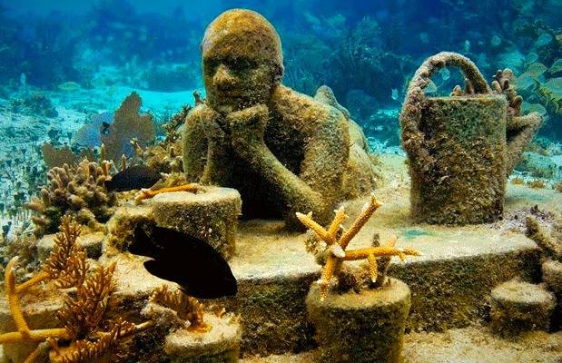 مجسمه های زیر آب