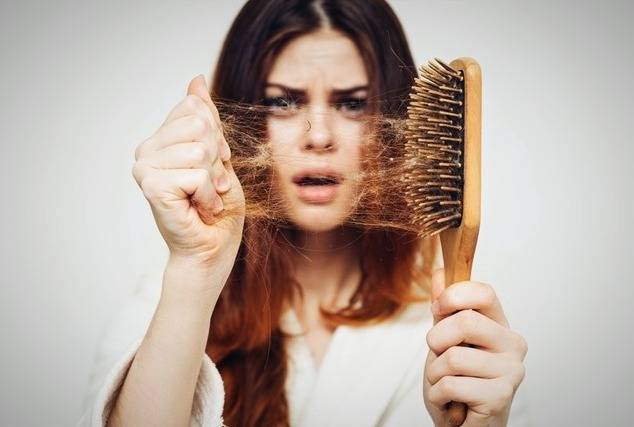 علائم و نشانه های تیروئید روی موها