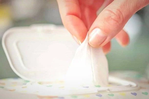 دستمال مرطوب