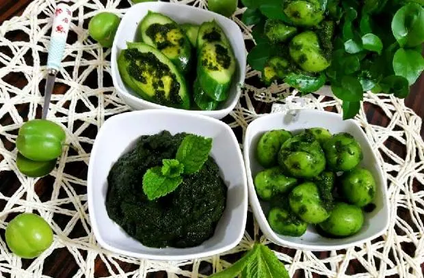 دلار با گوجه سبز