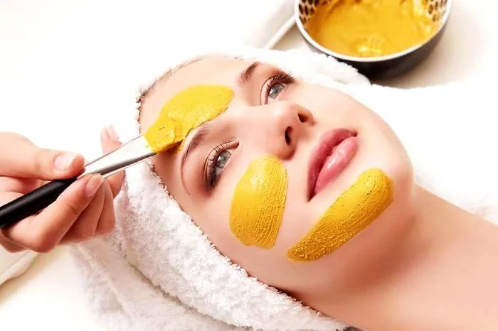 ماسک زردچوبه و عسل و نمک