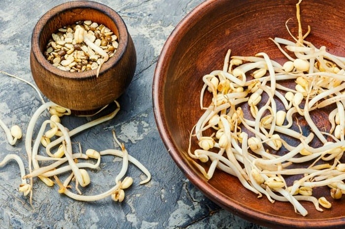 عوارض خوردن جوانه خام