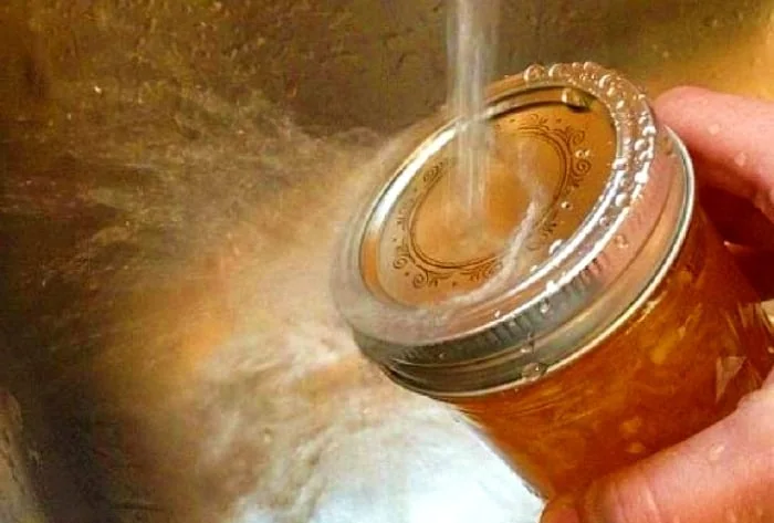 گرفتن در شیشه زیر آب گرم