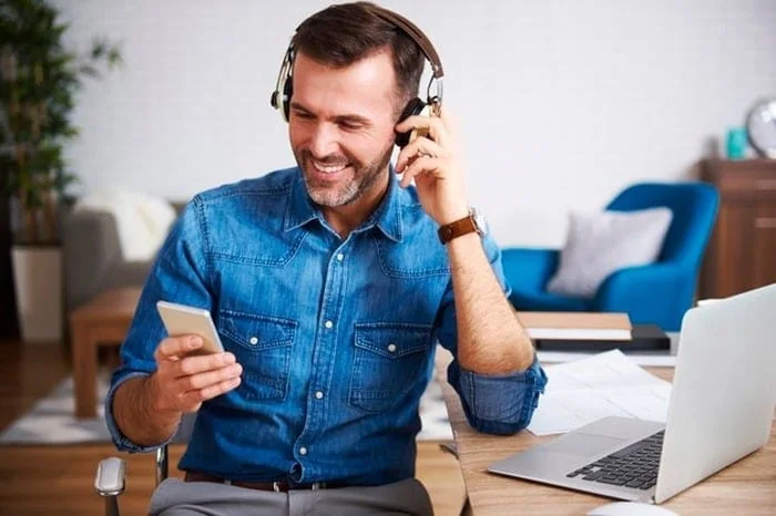 موسیقی گوش کردن