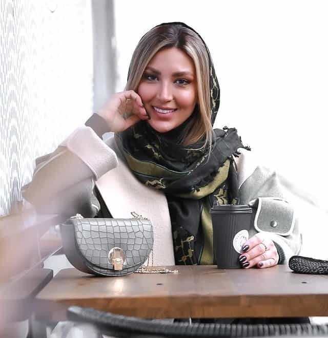 مینا مختاری