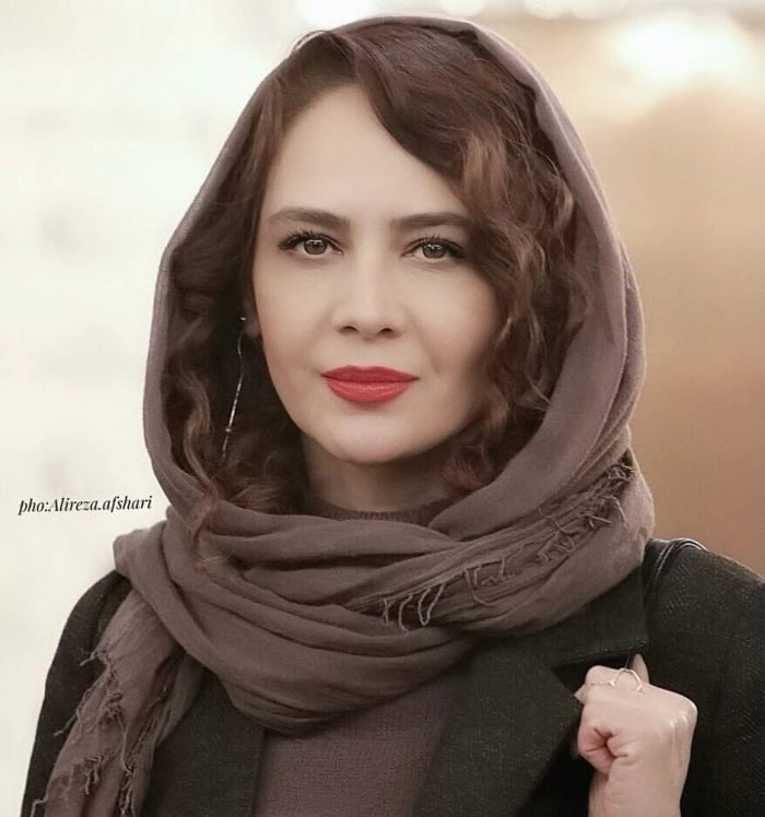 نگین صدق گویا